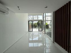 First Street (D15), Terrace #637374021